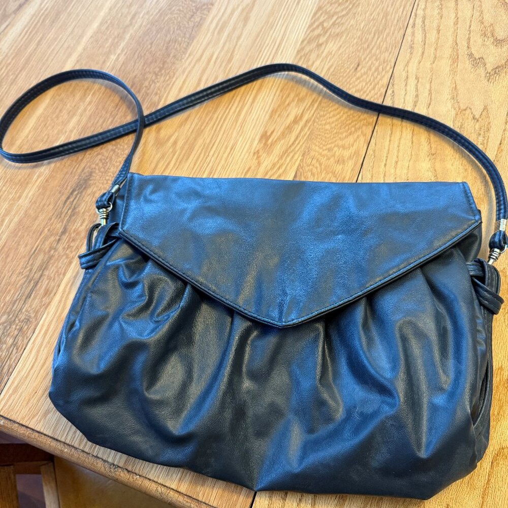 Vintage blue vinyl shoulder purse
